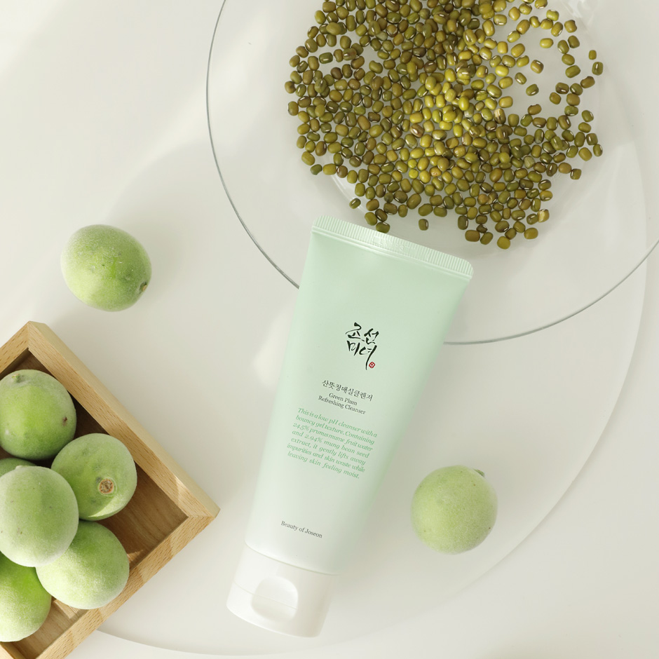 Green Plum Refreshing Cleanser